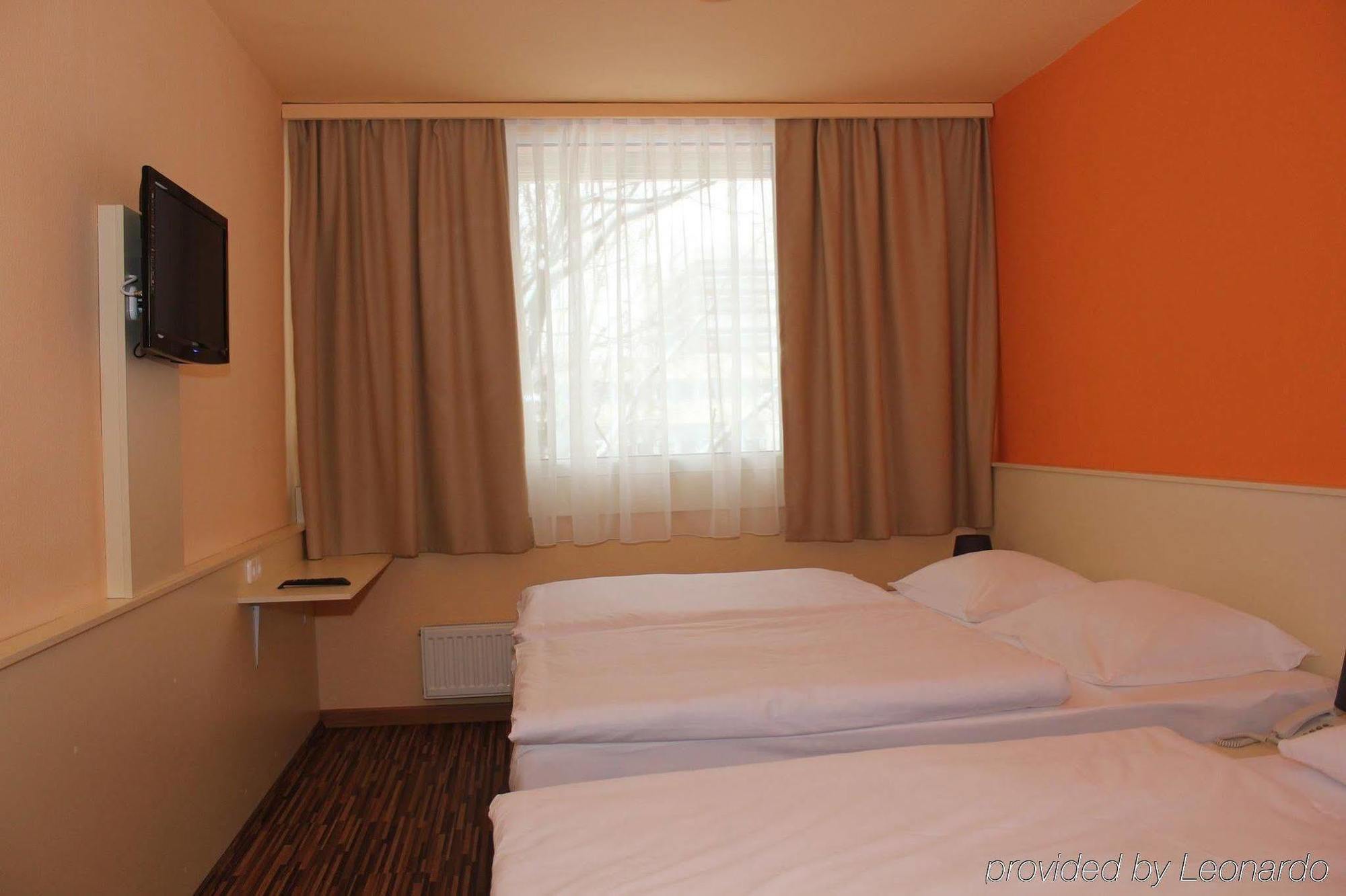 Hotel Pest Inn Boedapest Kamer foto