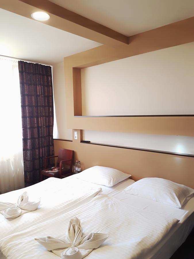 Hotel Pest Inn Boedapest Buitenkant foto