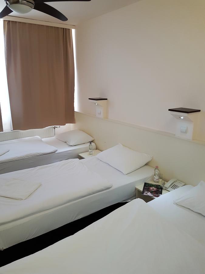 Hotel Pest Inn Boedapest Buitenkant foto