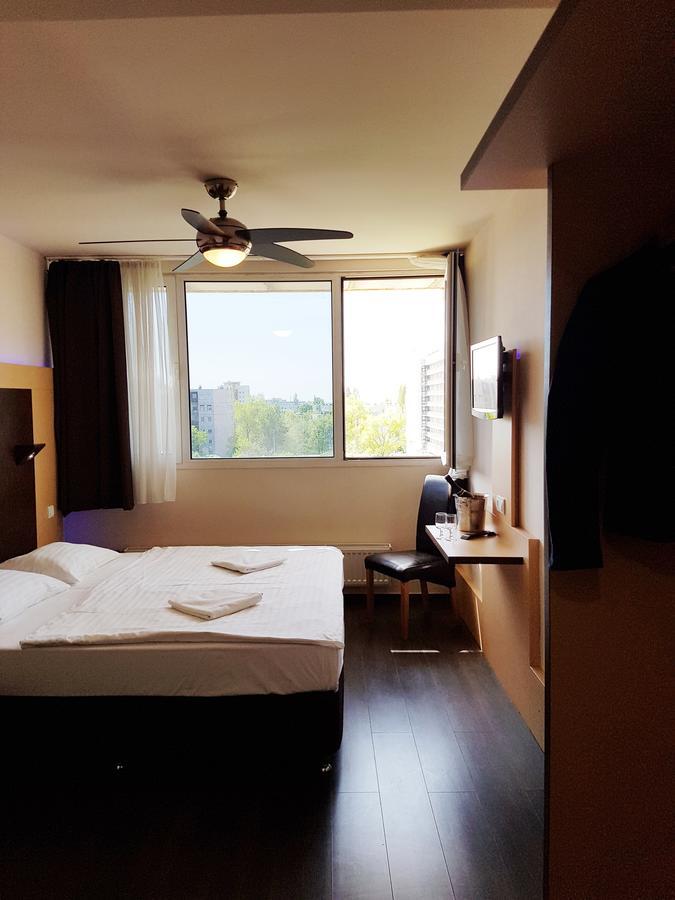 Hotel Pest Inn Boedapest Buitenkant foto
