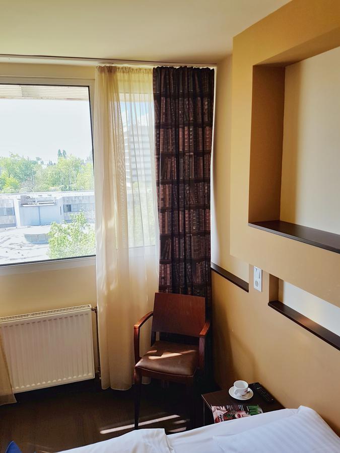 Hotel Pest Inn Boedapest Buitenkant foto