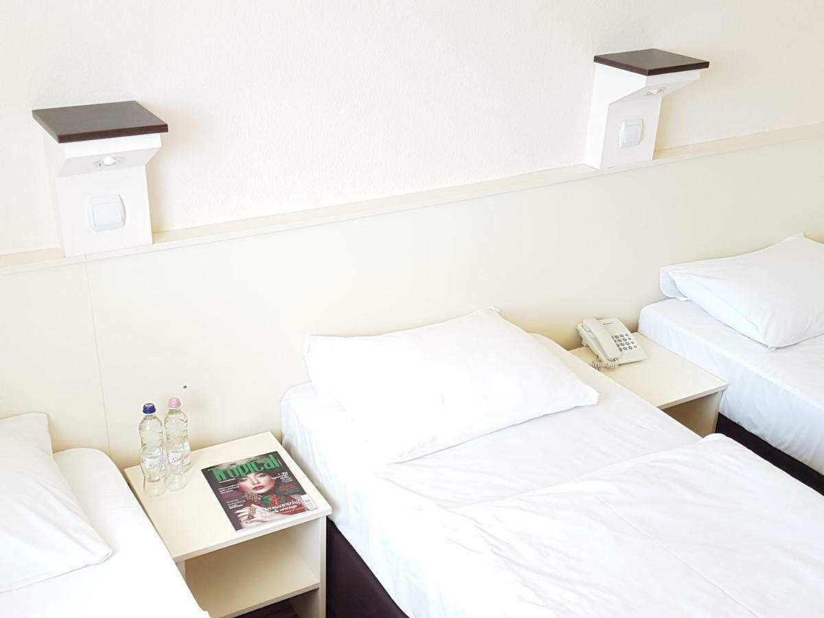Hotel Pest Inn Boedapest Buitenkant foto